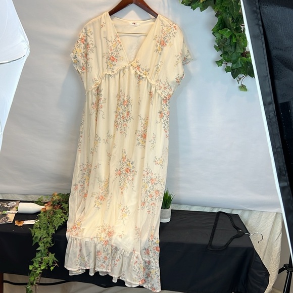 Geegee Cream Maxi Dress floral - Picture 6 of 6